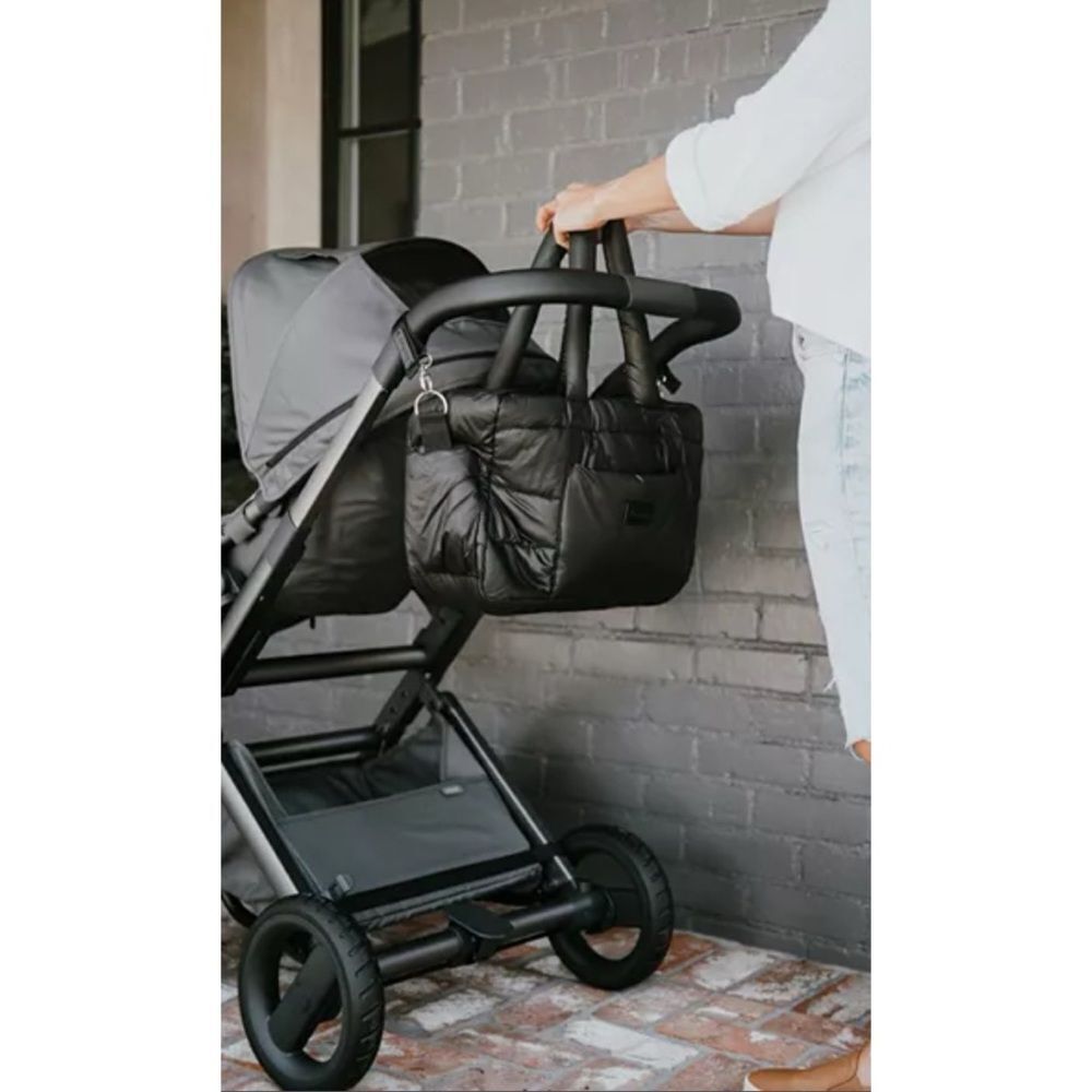 7AM Enfant
SoHo Diaper Satchel in Black ~ Excellent